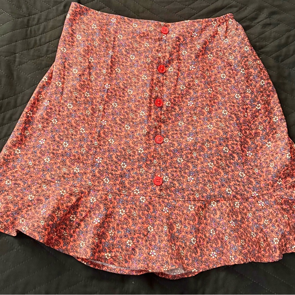 Chic Floral A-Line Skirt with Button Detail